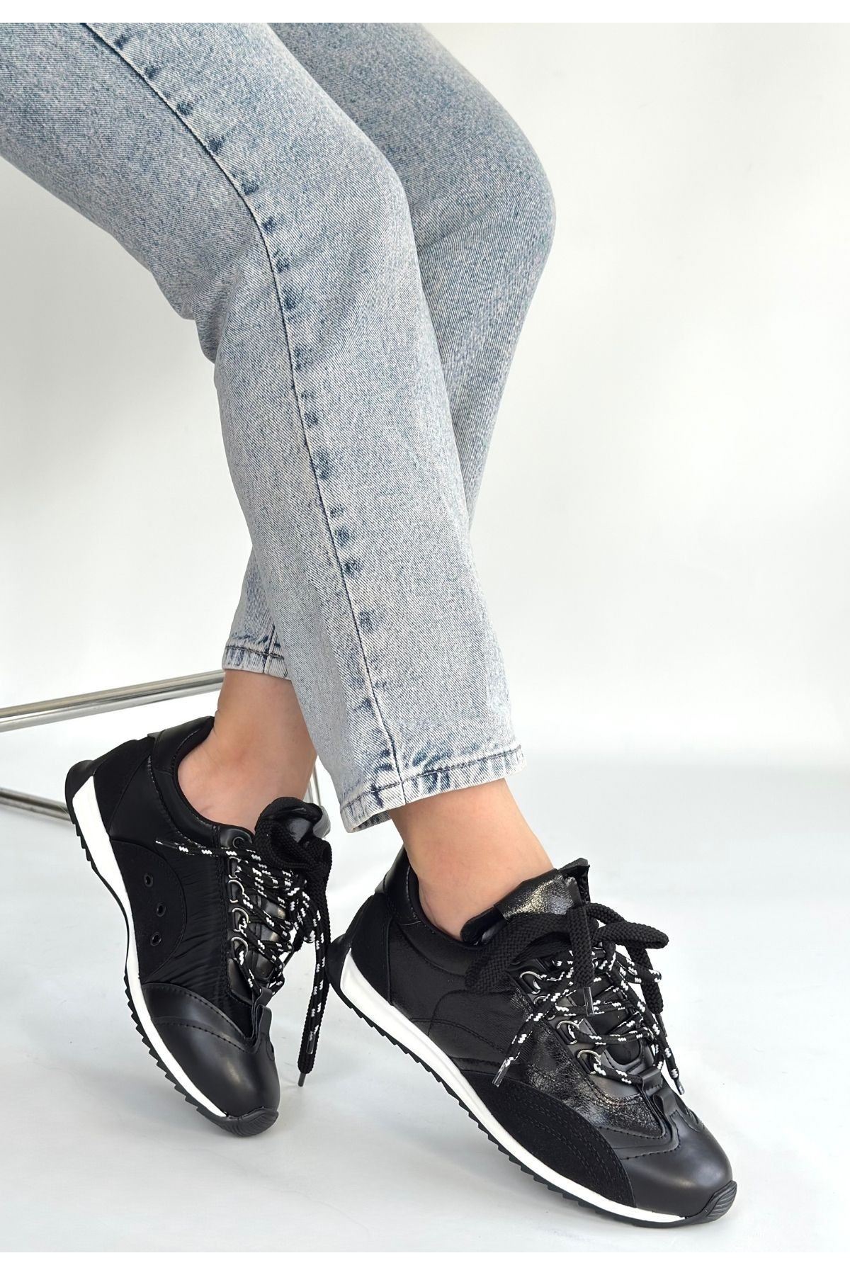 Reat Siyah Cilt Bağcıklı  Paraşüt Detaylı Spor Ayakkabı