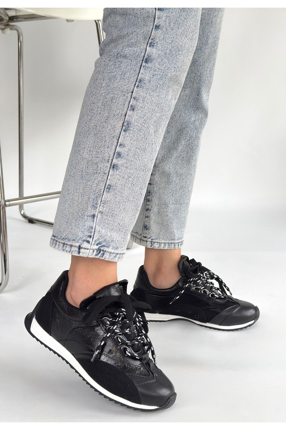 Reat Siyah Cilt Bağcıklı  Paraşüt Detaylı Spor Ayakkabı