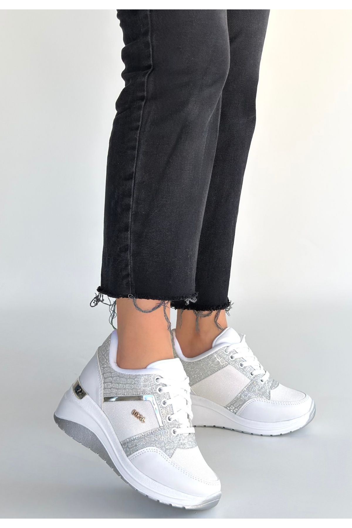 Geja Beyaz Cilt Bağcıklı Spor Ayakkabı