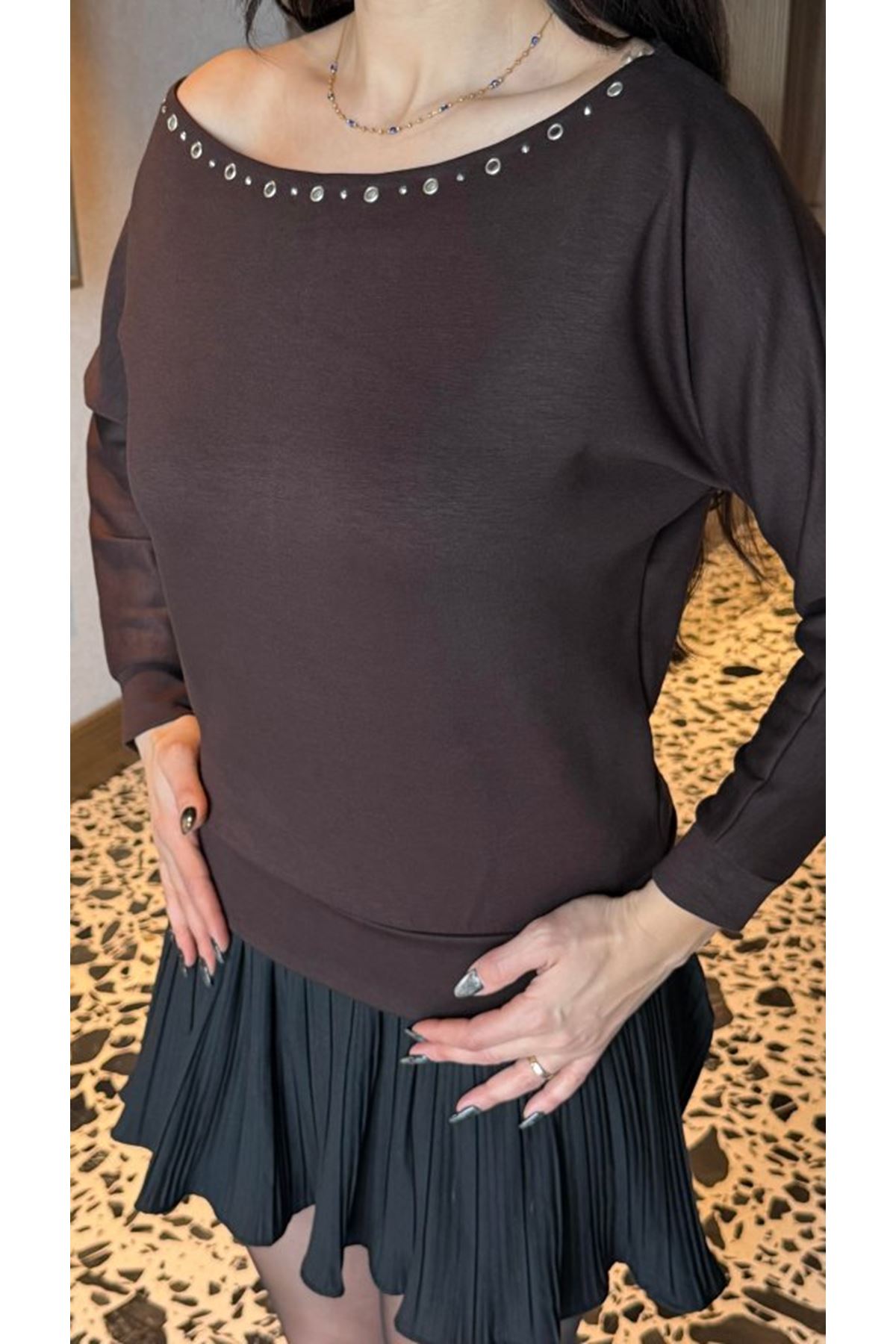 Kadın Uzun Kollu Kayık Yaka Kuş Gözü Detay Bluz