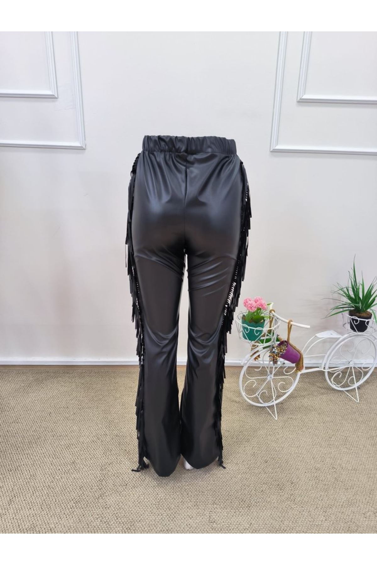 Kadın Yüksek Bel Yanlardan Püsküllü Deri Pantolon