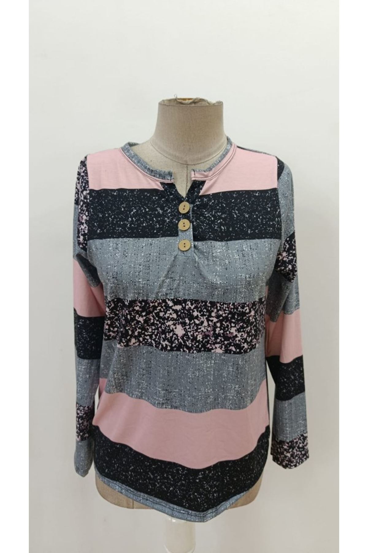 Kadın Uzun Kollu Yakadan Düğmeli çizgili Desenli Süprem Bluz