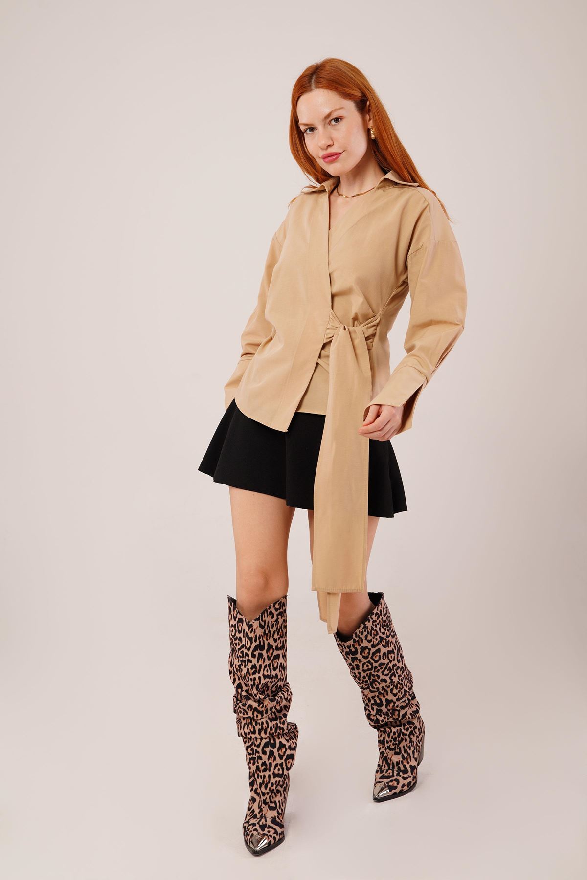 Kruvaze Yaka Yandan Bağlama Detaylı Camel Gömlek