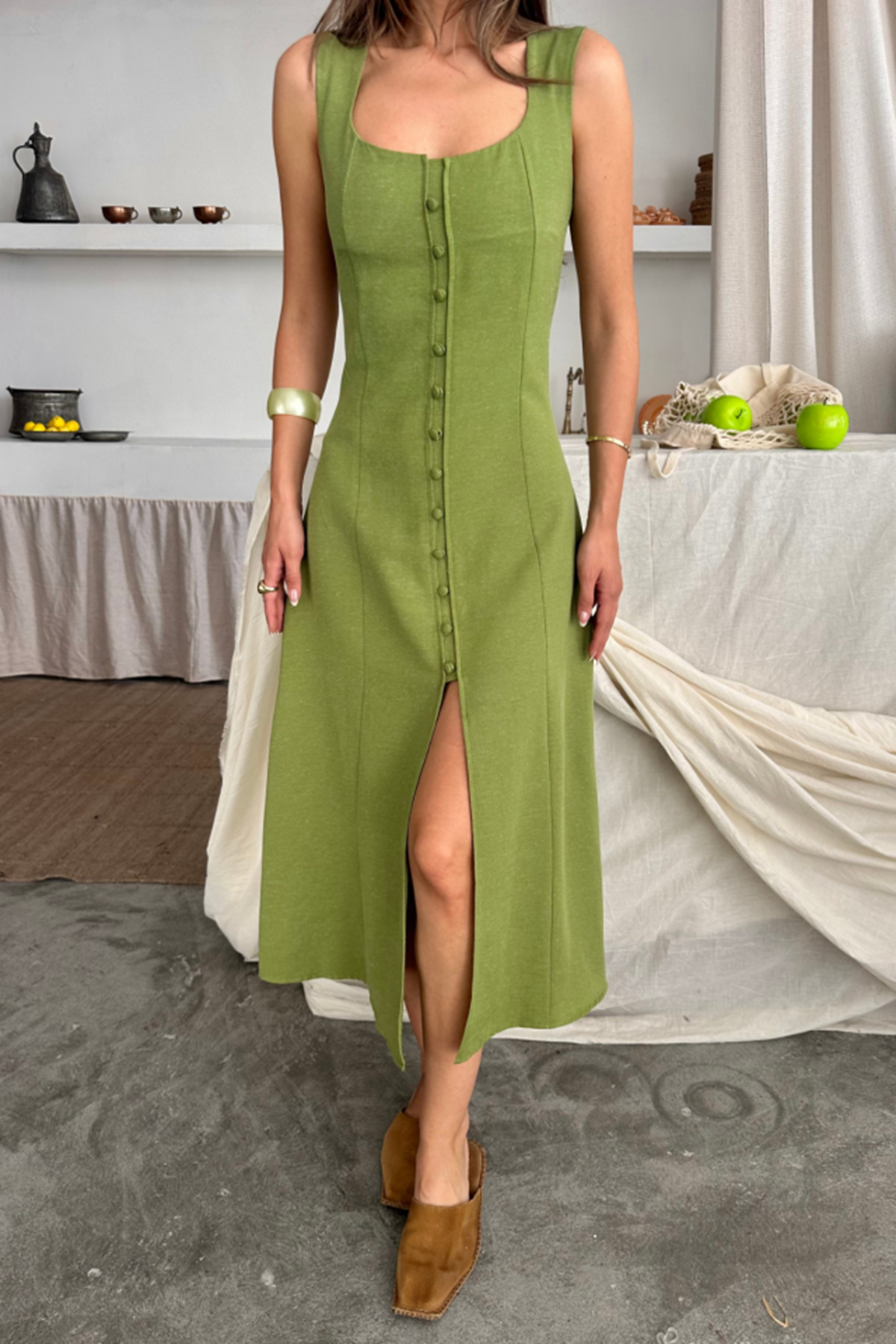 KETEN KOLSUZ KARE YAKA DÜĞME DETAYLI ELBİSE - Yağ Yeşili