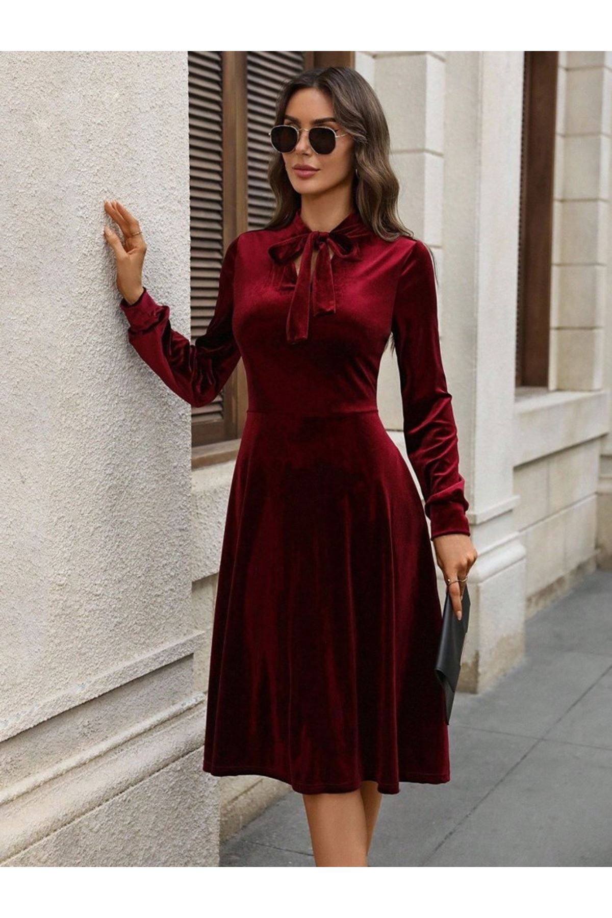 Kadın Uzun Kollu Yakadan Fiyonklu Cepli Midi Kadife Elbise