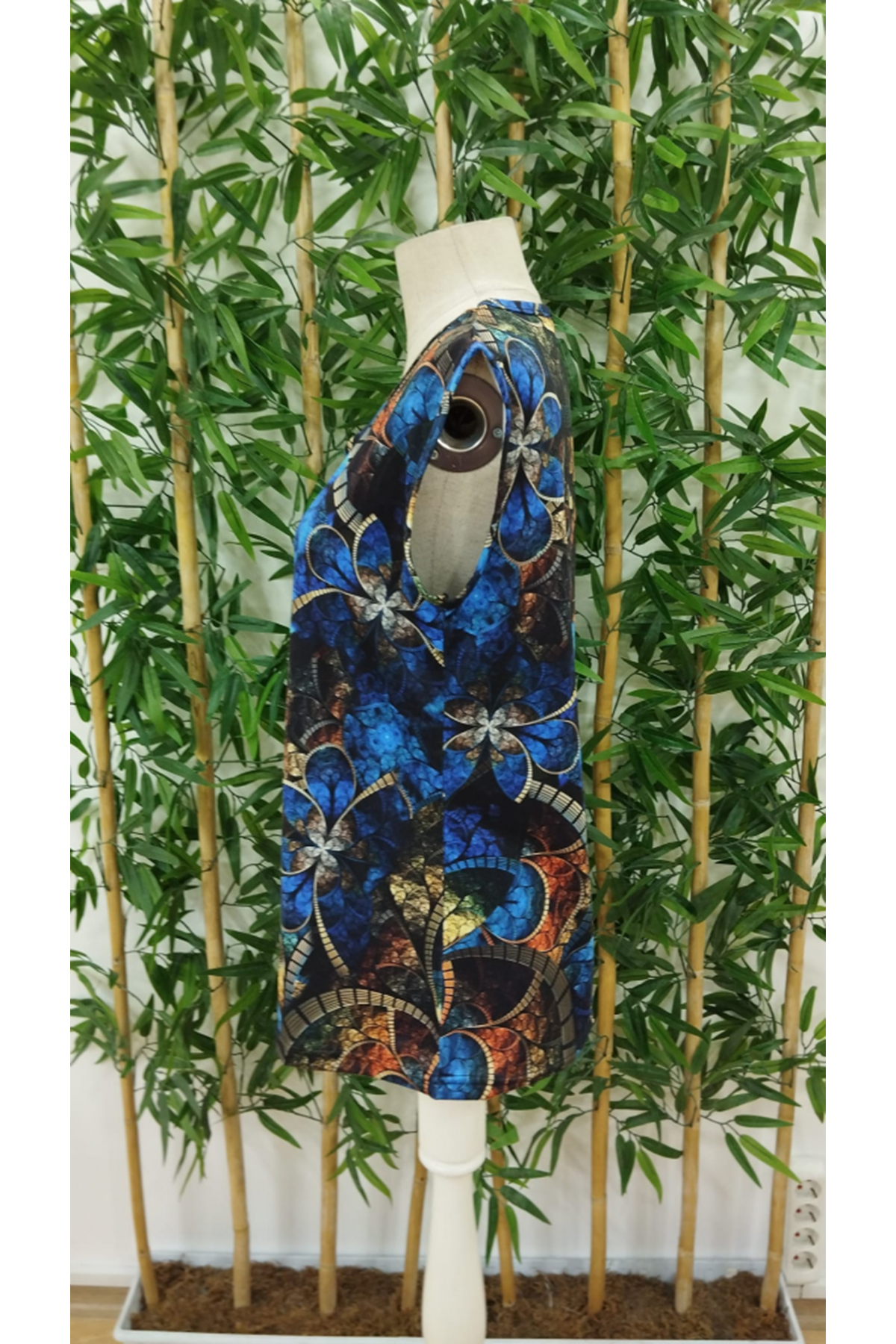 Kadın Sıfır Kol Yuvarlak Yaka Karışık Renkli Baskılı Süprem Bluz