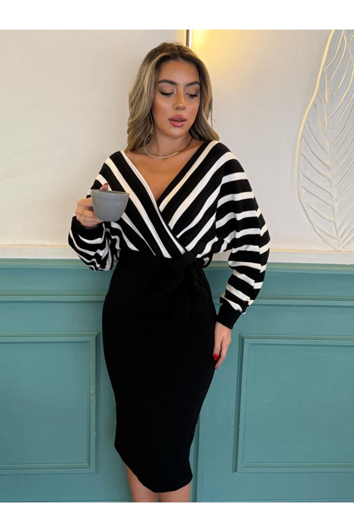 Uzun Kollu Kruvaze Yaka çizgi Desenli Kısa Triko Elbise