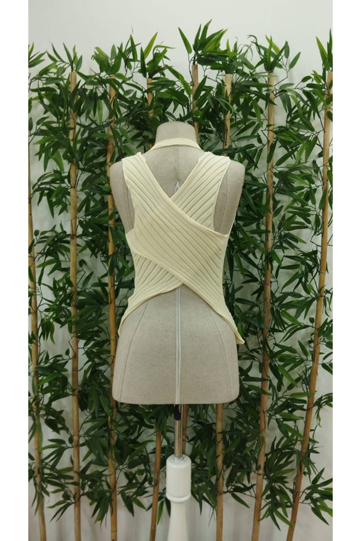 Kadın Kolsuz Sırt çapraz Detay Triko Bluz