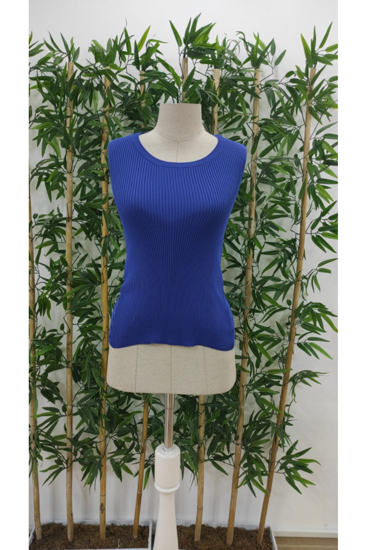 Kadın Kolsuz Sırt çapraz Detay Triko Bluz