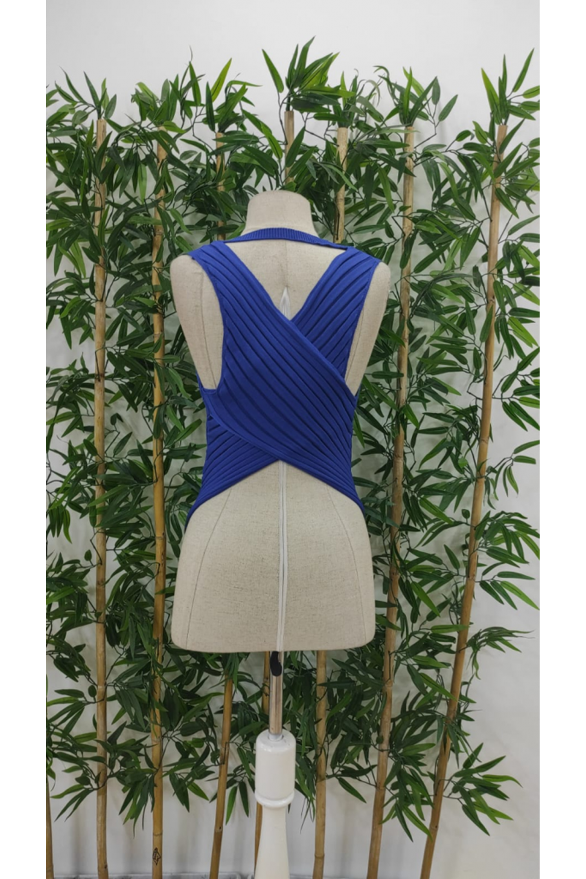 Kadın Kolsuz Sırt çapraz Detay Triko Bluz