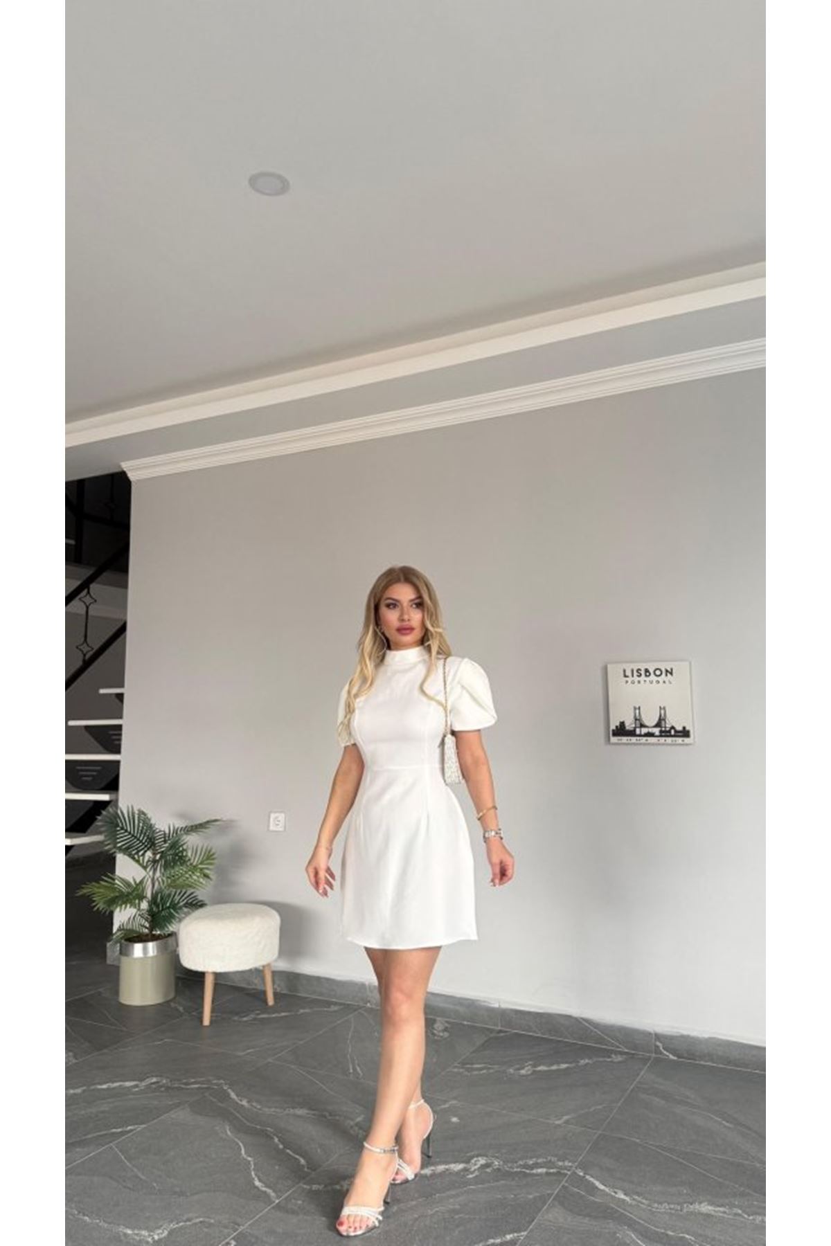 Kadın Atlas Kumaş Iç Astarlı Gizli Fermuarlı Inci Düğme Detaylı Mini Elbise