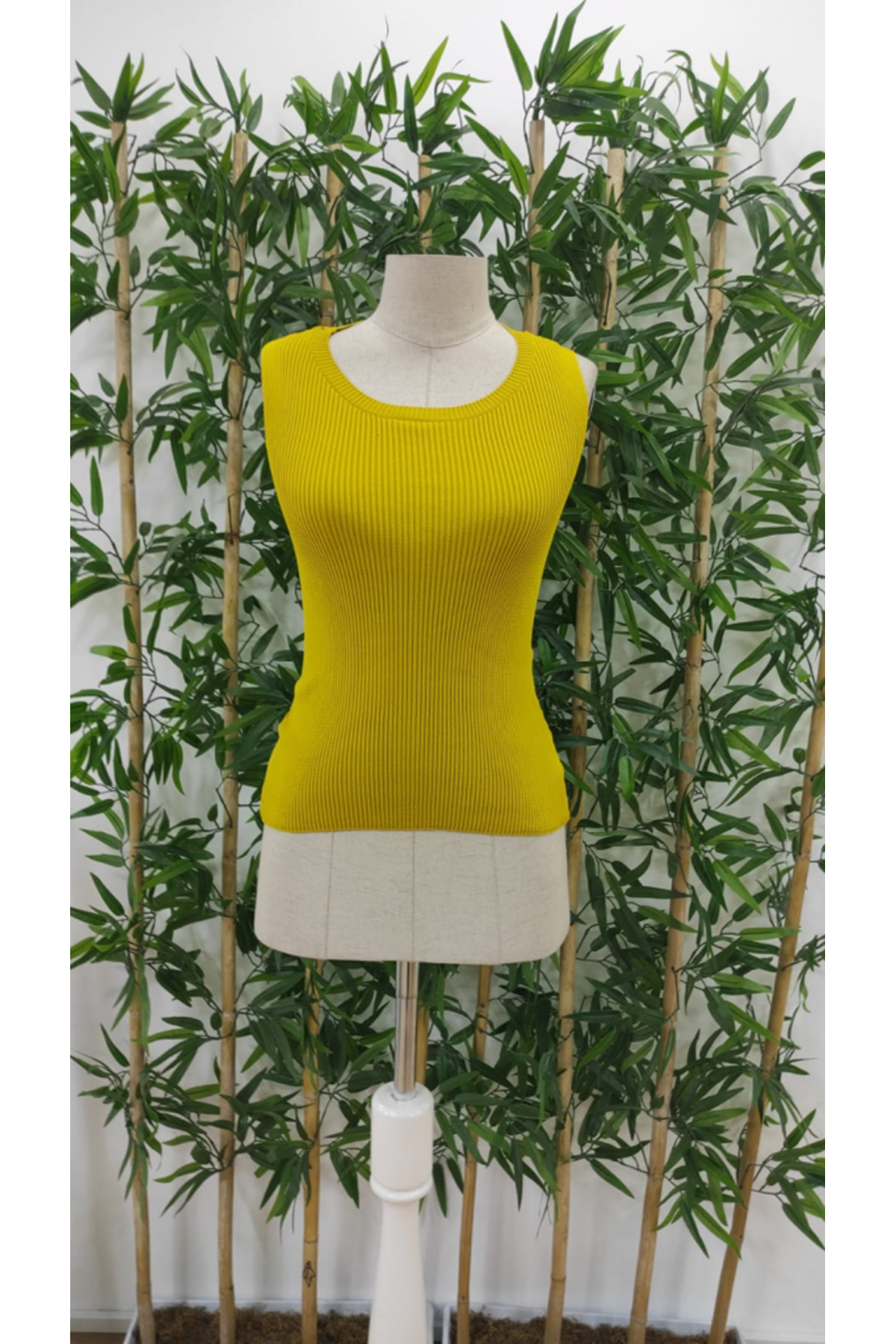 Kadın Kolsuz Sırt çapraz Detay Triko Bluz