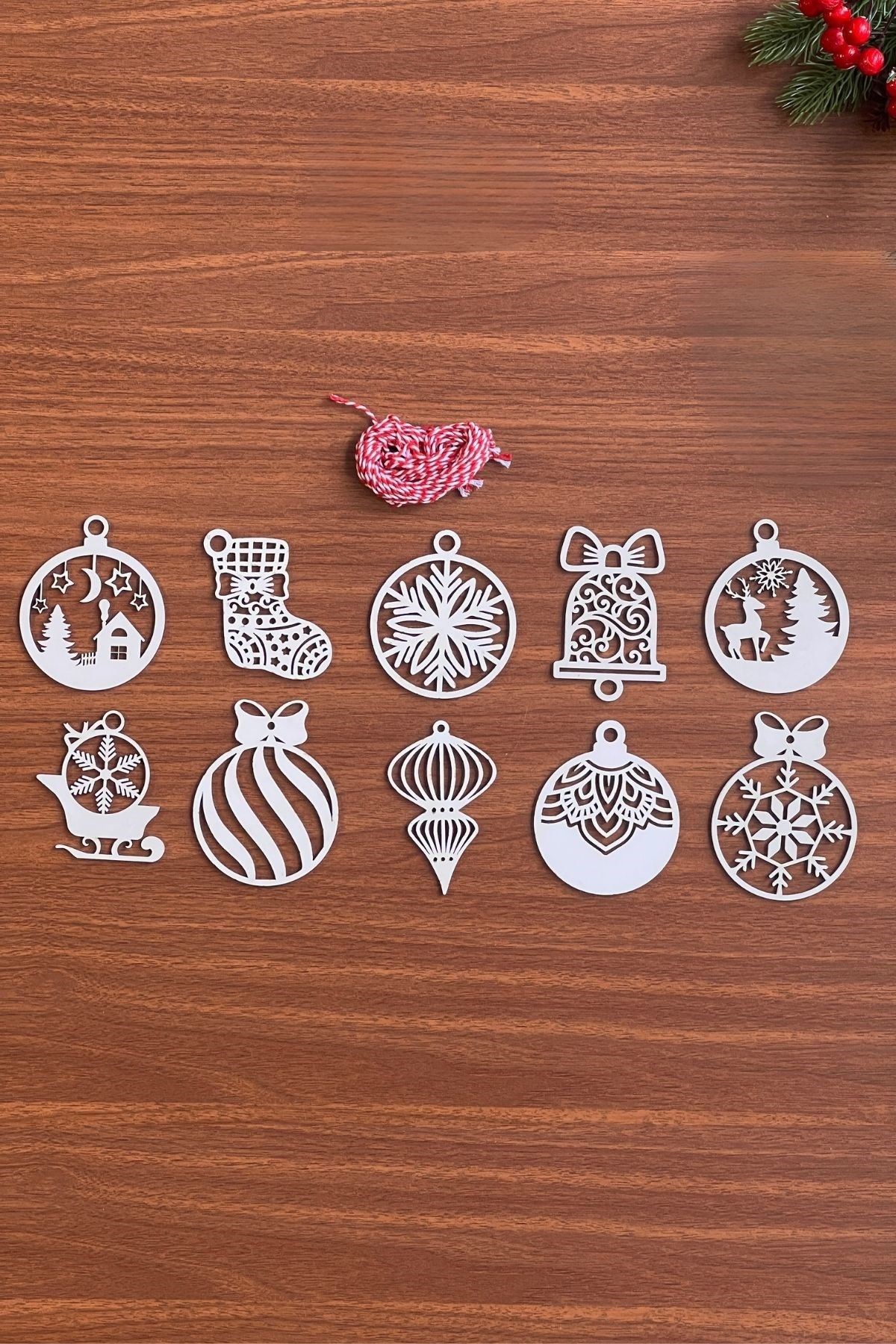TBL Dekor® 10 Parça Kırmızı Beyaz İpli Karışık Model Ahşap Yılbaşı Ağaç Süsü