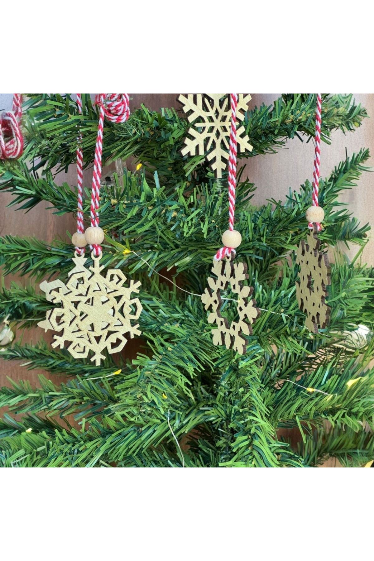 TBL Dekor® Pilli Peri Ledli 6 Parça Kırmızı Beyaz İpli Kar Tanesi Model Ahşap Yılbaşı Ağaç Süsü