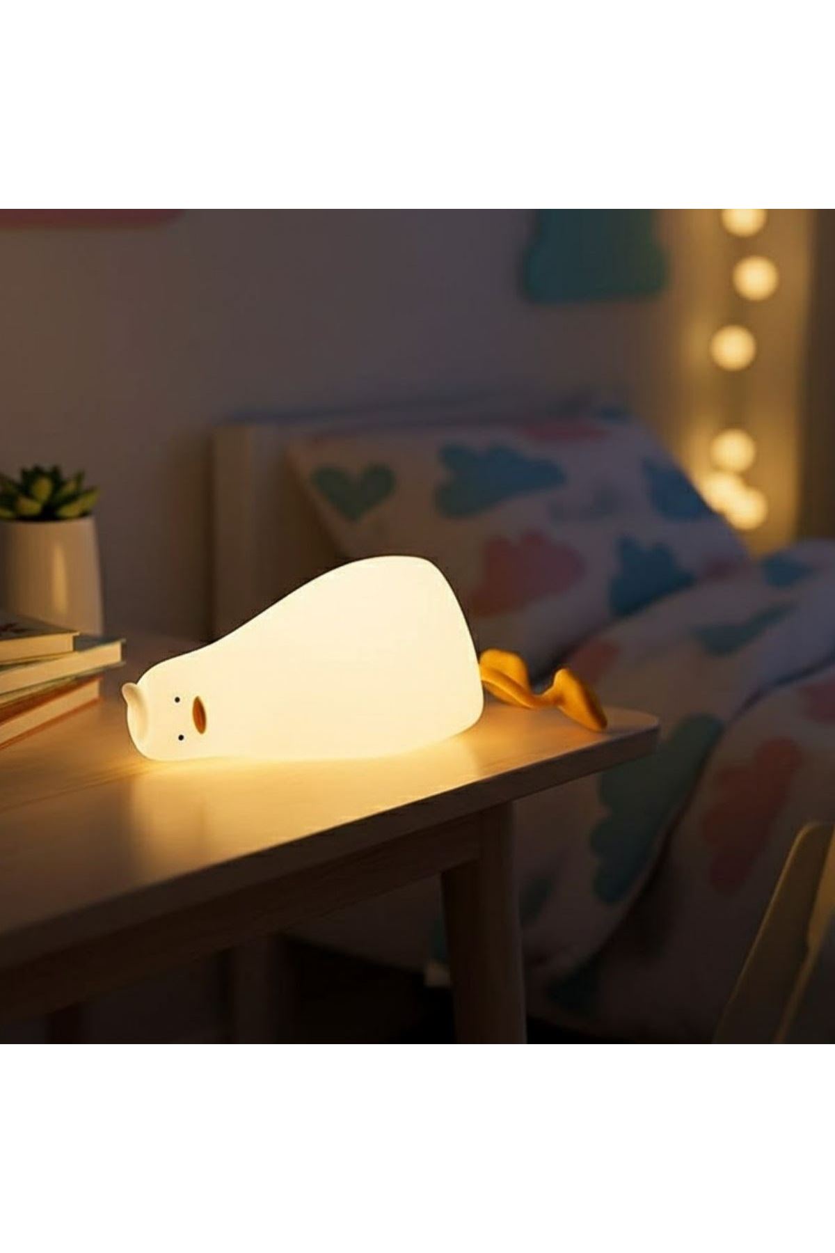 5 Farklı Renk Modlu Tembel Ördek Figürlü Pofuduk LED Gece Lambası–Yumuşak Dokulu Çocuk Odası ve Dekoratif Şarjlı Ortam Işığı