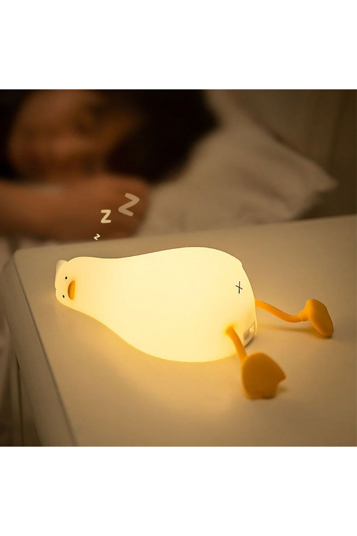 5 Farklı Renk Modlu Tembel Ördek Figürlü Pofuduk LED Gece Lambası–Yumuşak Dokulu Çocuk Odası ve Dekoratif Şarjlı Ortam Işığı