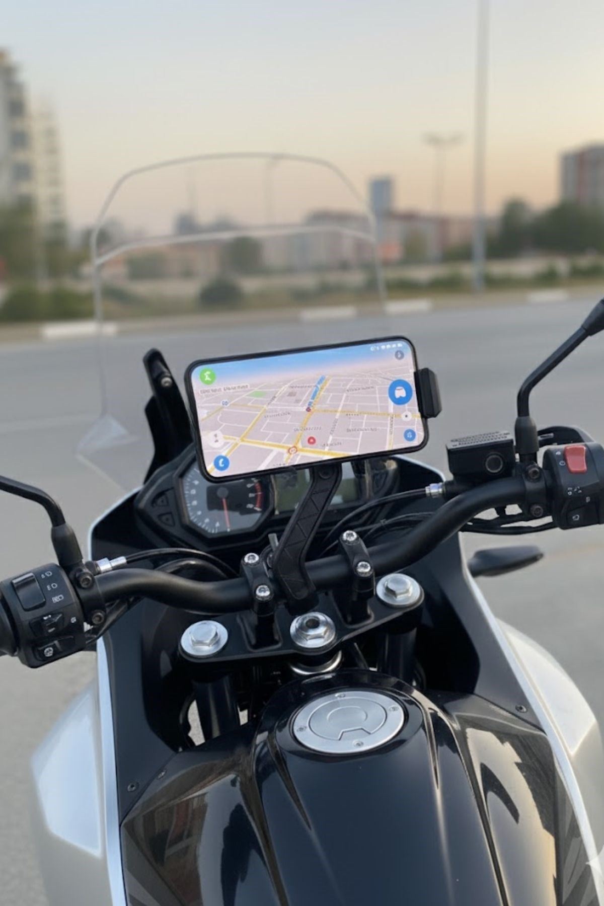 Motosiklet Gidon Telefon Tutucu–360° Döner, Kaymaz Sabitleme Sistemli, Sarsıntı Önleyici Telefon Tutucu Aparat