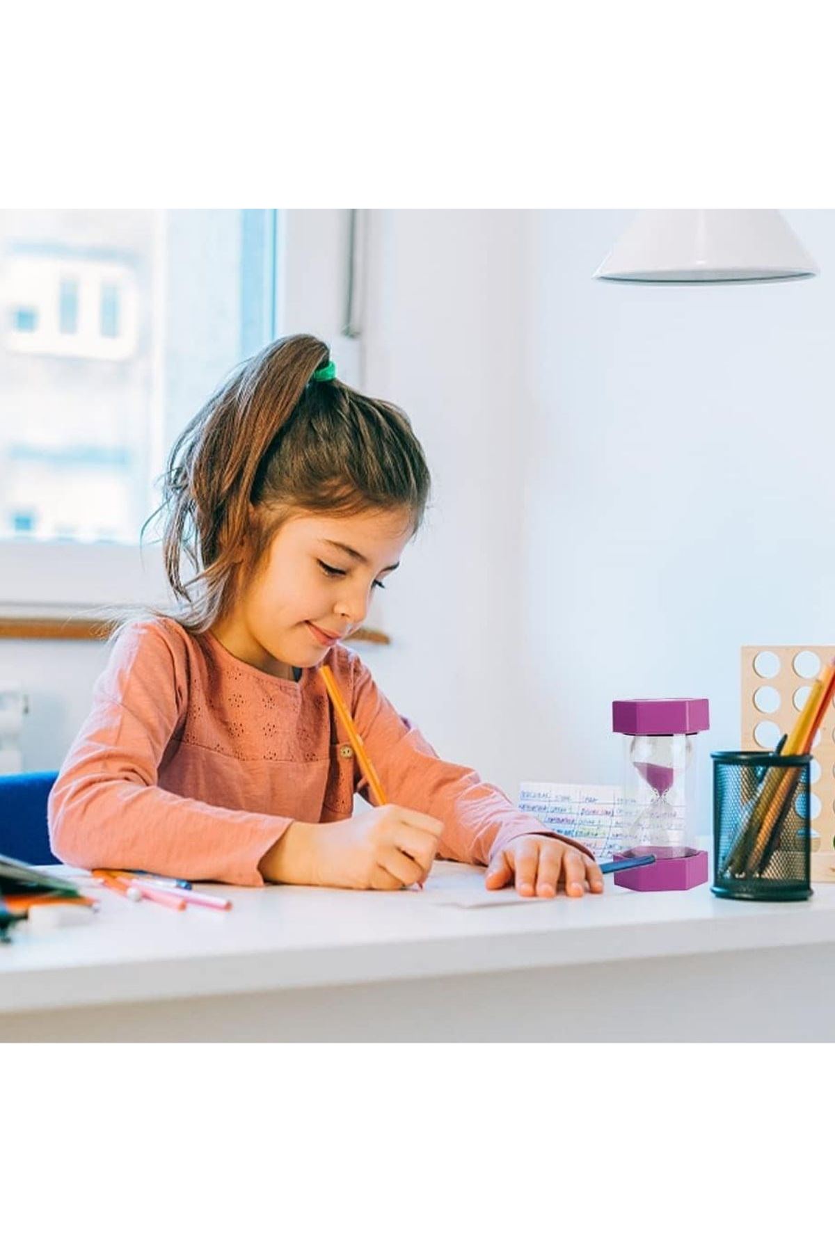 Renkli Cam Kum Saati – Dekoratif Masaüstü Zaman Ölçer, Estetik Ofis ve Ev Aksesuarı