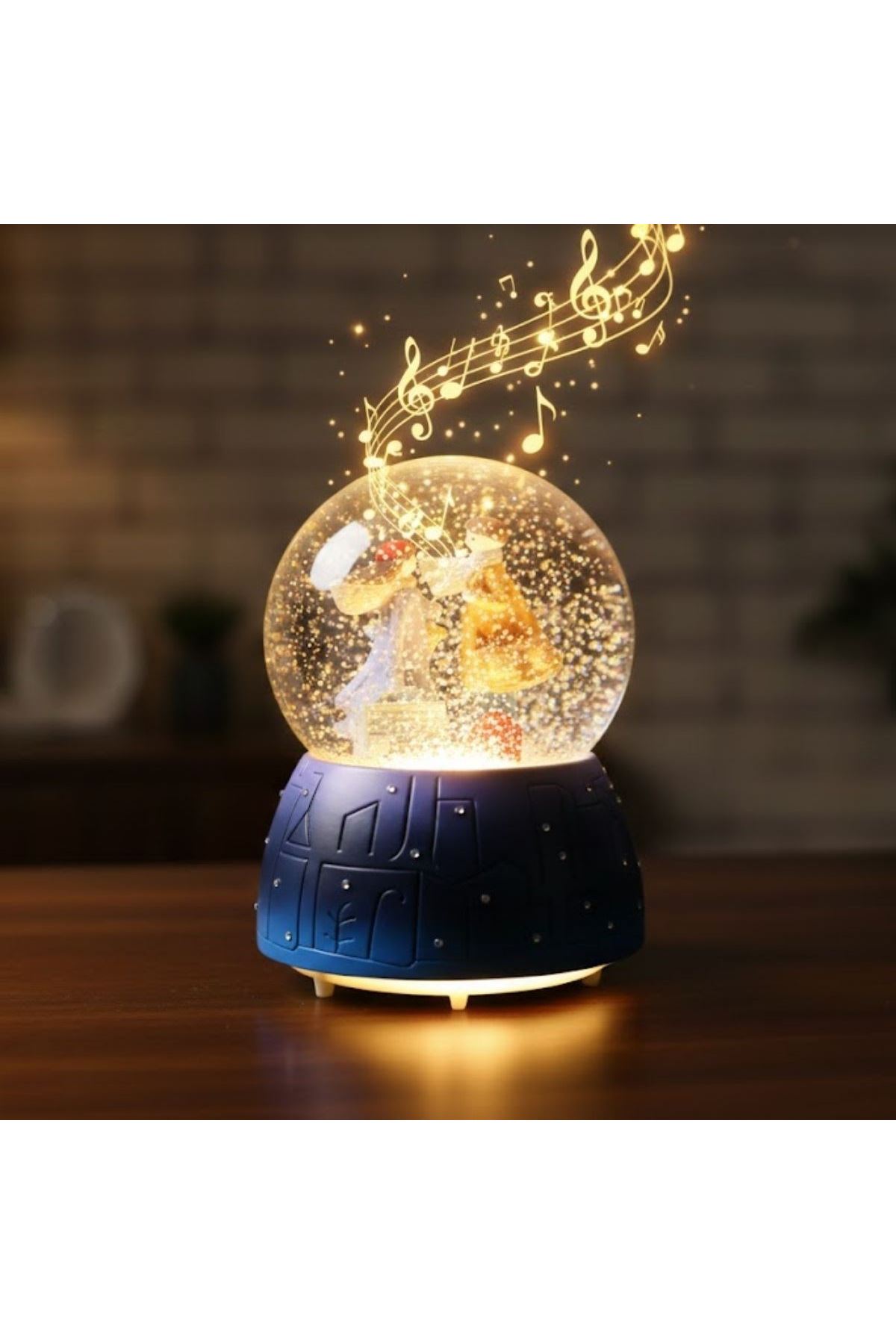 Pilli Işıklı Müzikli Kar Küresi–Valizli Sevgili Çift Figürlü Eğlenceli Masaüstü Biblo, LED Aydınlatmalı Dekoratif Hediyelik Kar Küresi