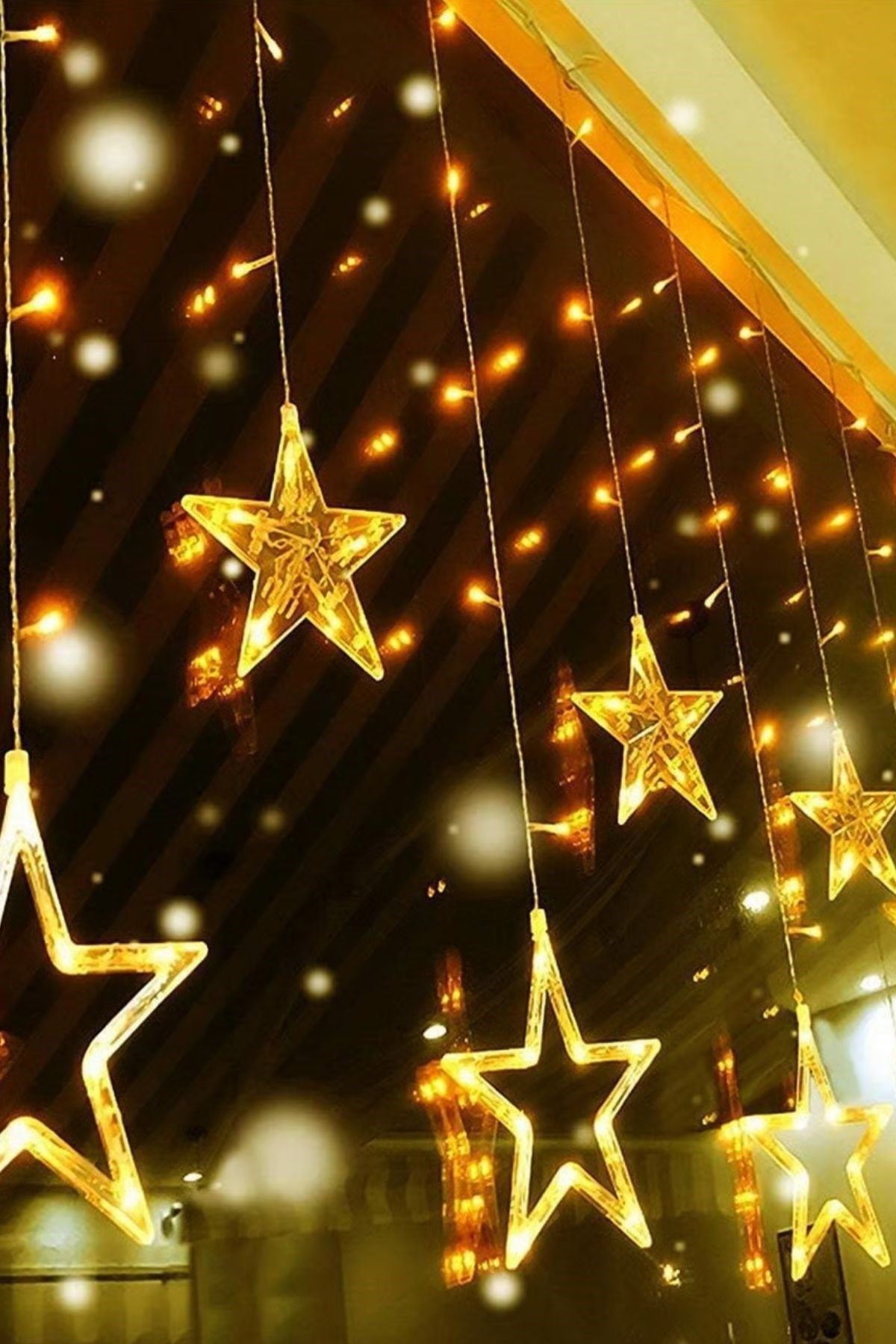 Kumandalı Yıldız Figürlü 12 Sarkıtlı 120 LED Uzaktan Kumandalı Dekor Işık – Masaüstü ve Ortam Aydınlatması