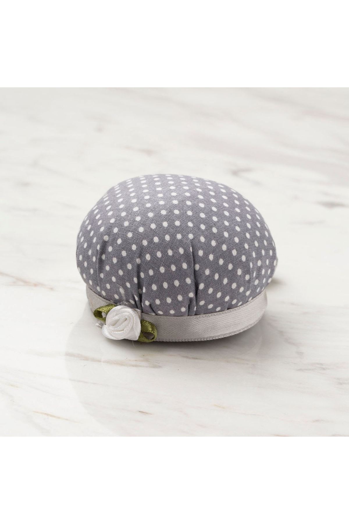 Loren Kola Takılabilir Gri beyaz İğnedanlık