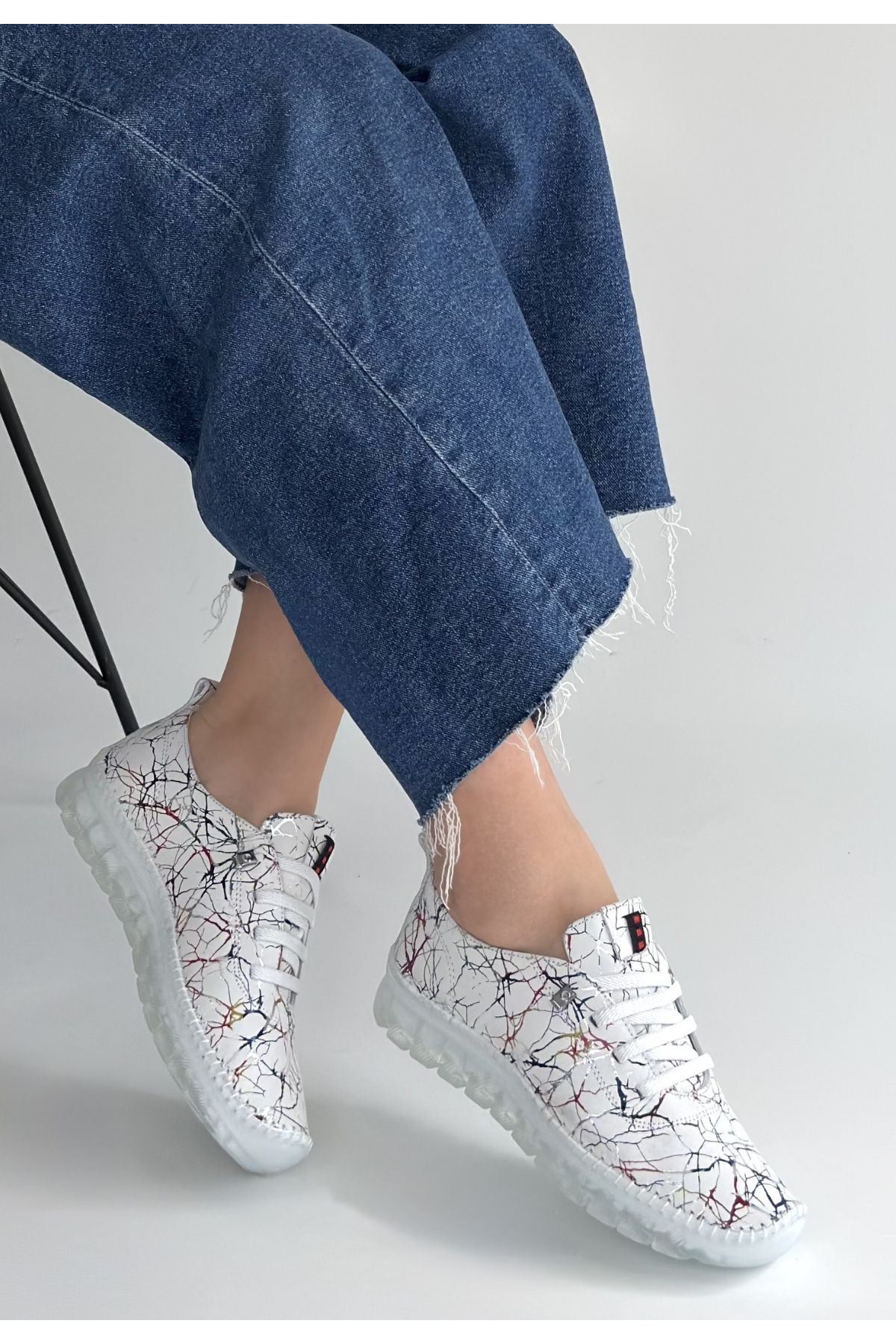 Kinte Beyaz Desenli Deri Bağcıklı Spor Ayakkabı