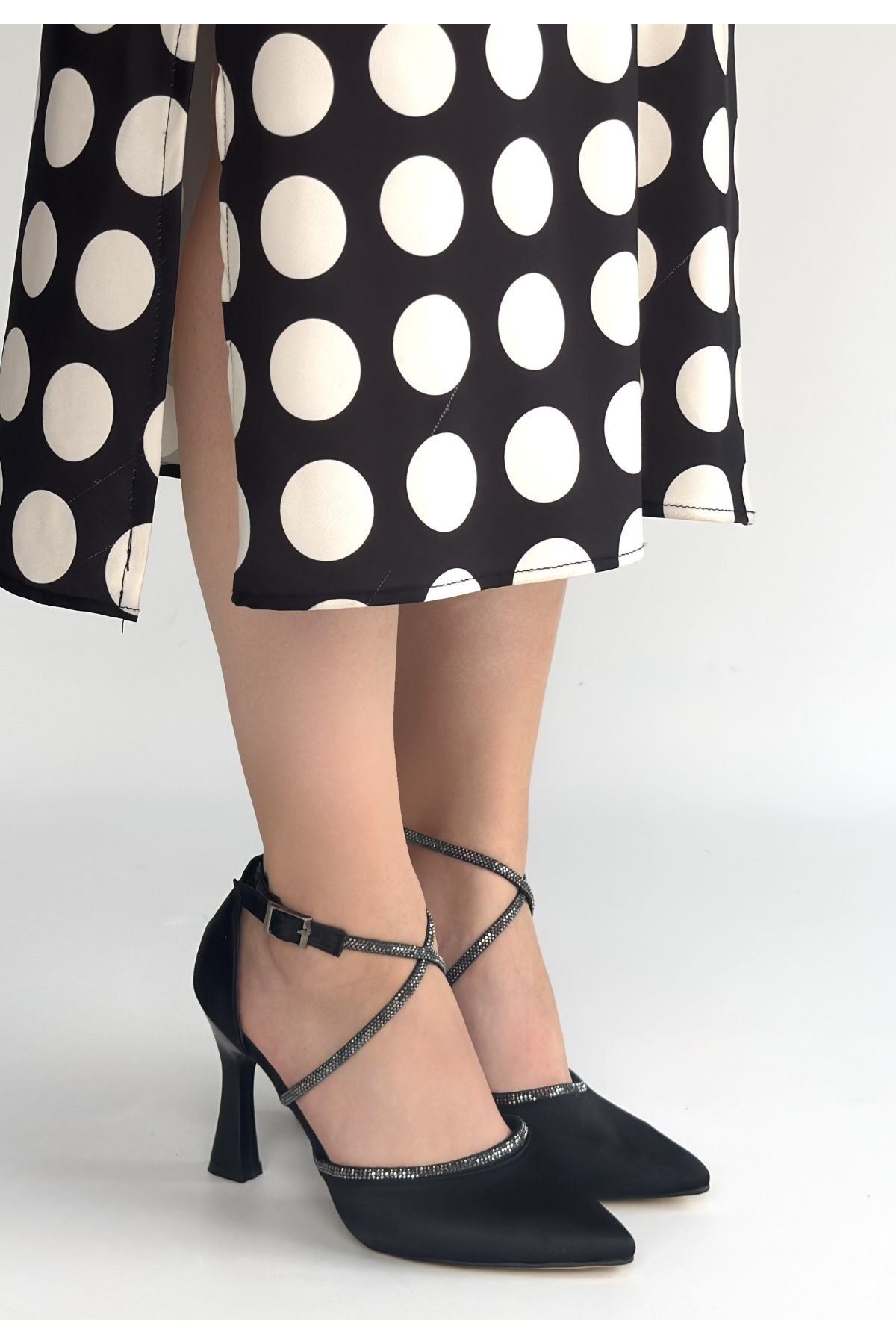 Kanji Siyah Saten Topuklu Ayakkabı