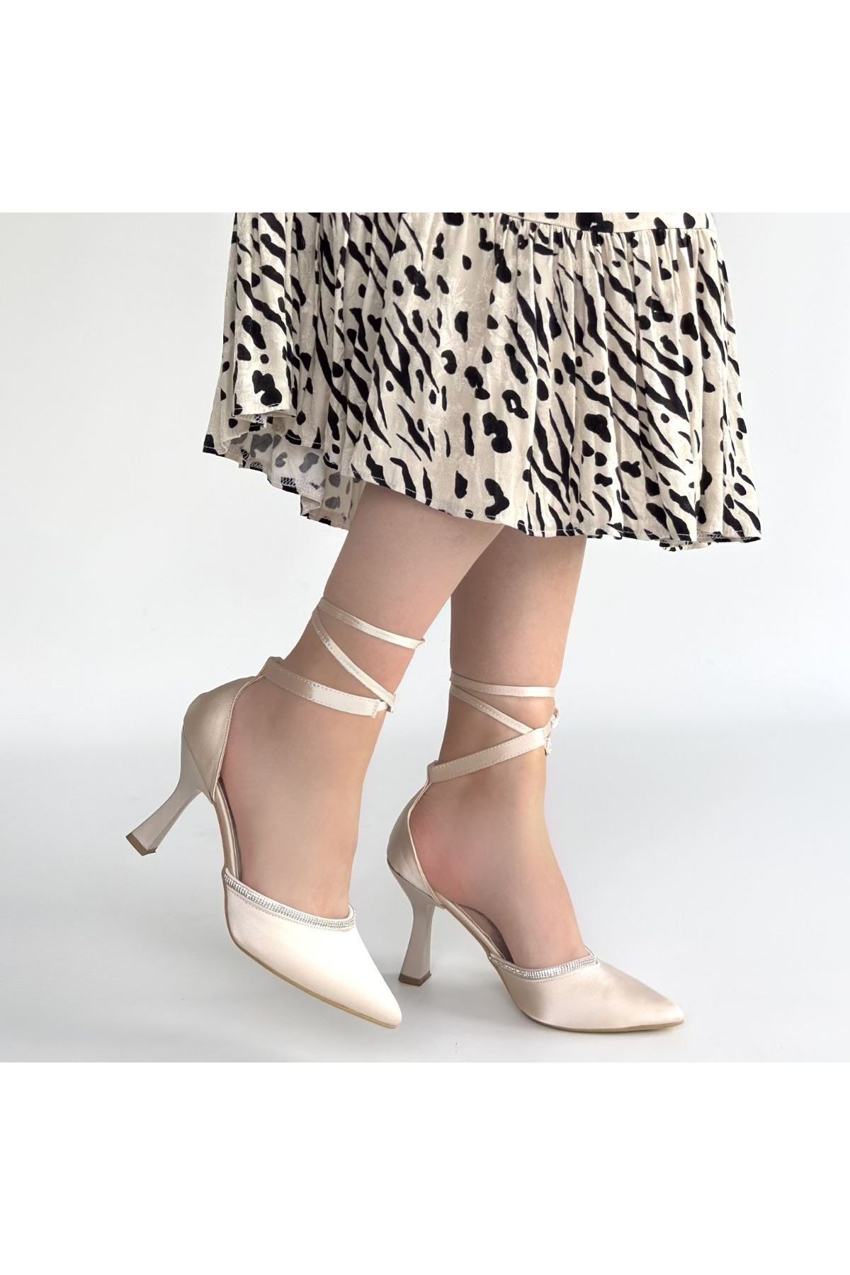 Tenja Bej Saten Bilekten Bağcıklı Topuklu Ayakkabı