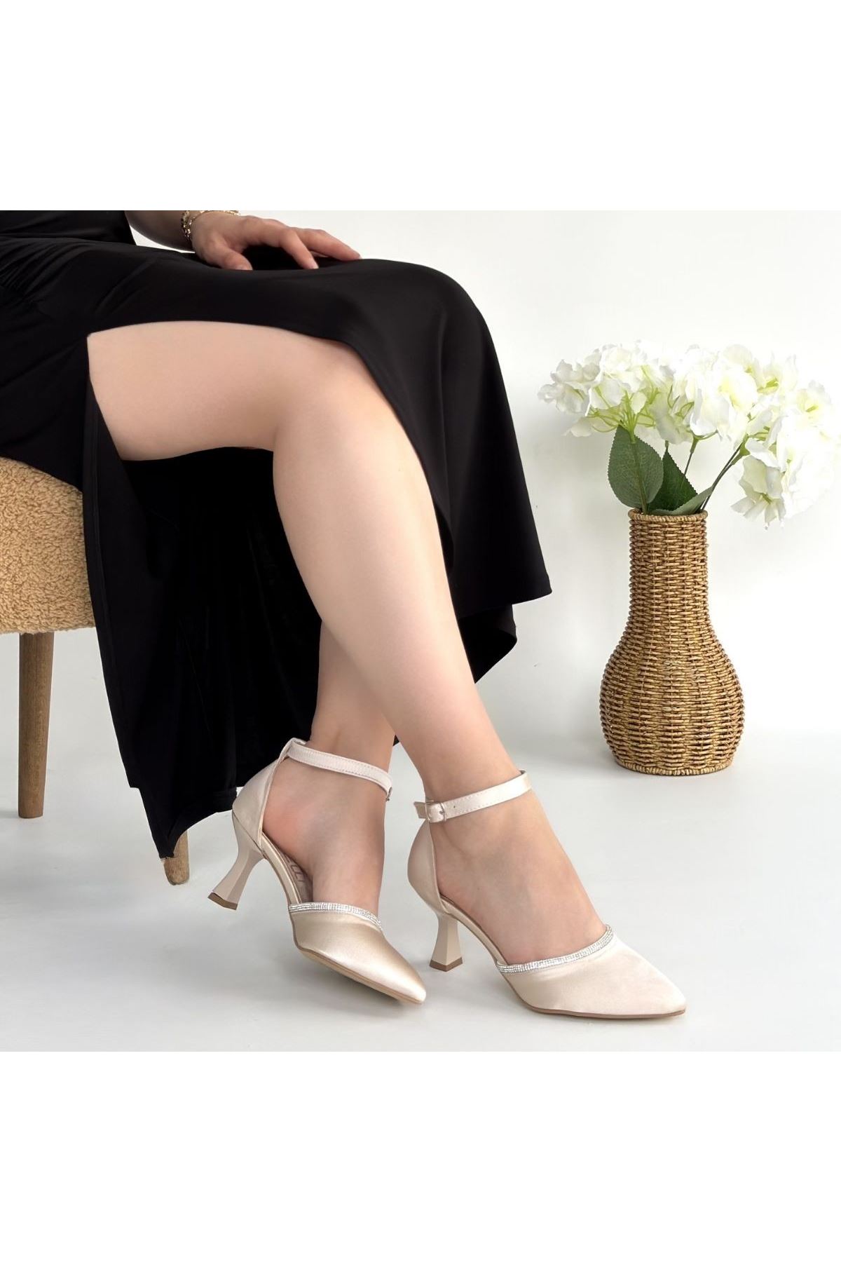 Mejja Bej Saten Topuklu Ayakkabı