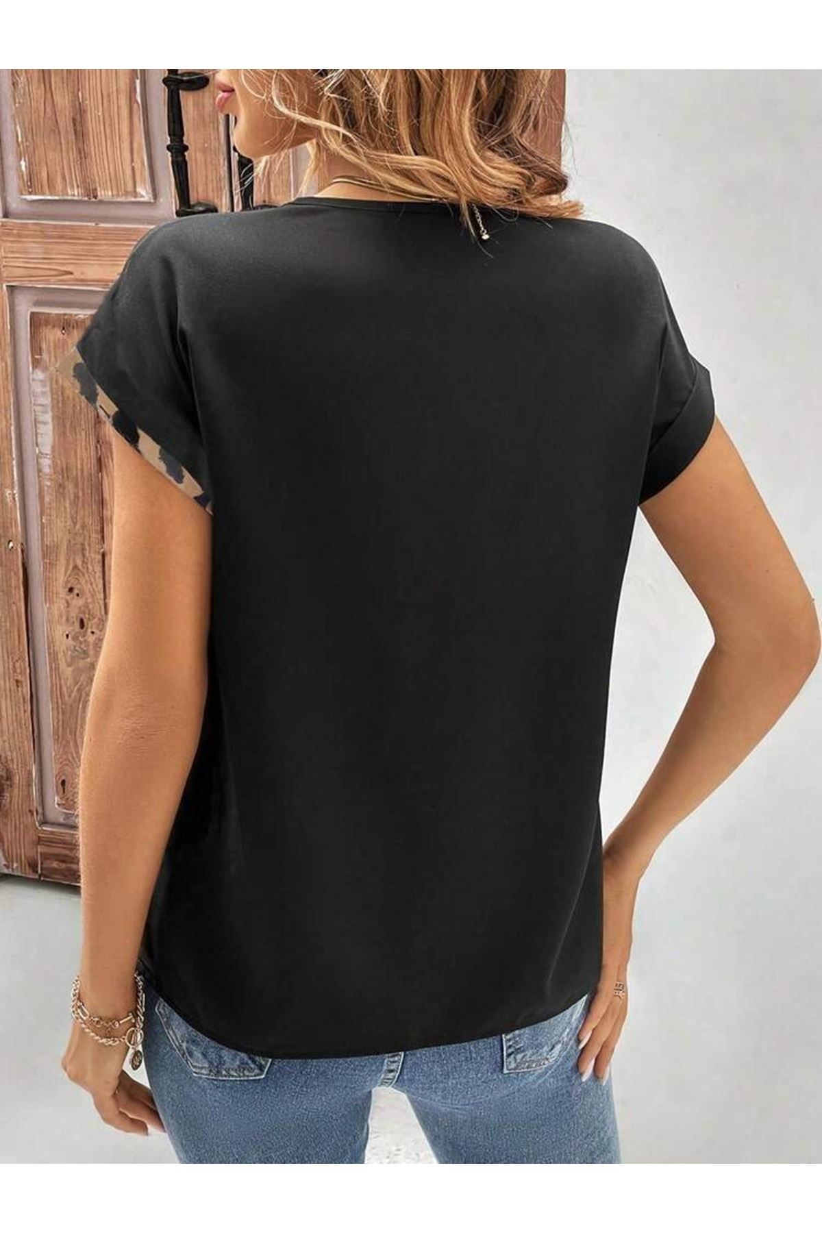 Kadın Kısa Kollu V Yakalı önden Düğmeli Leopar Desen Detaylı Viskon Bluz