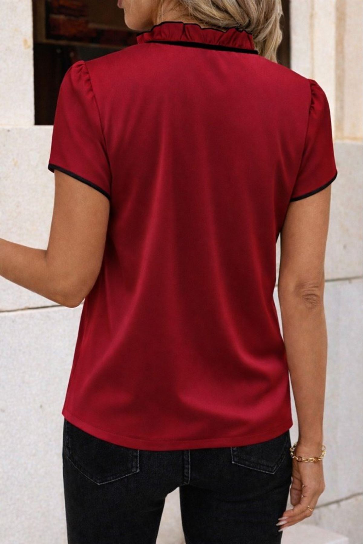 Kadın Kısa Kollu Yakası Fırfırlı Bağcıklı Janjan Krep Bluz