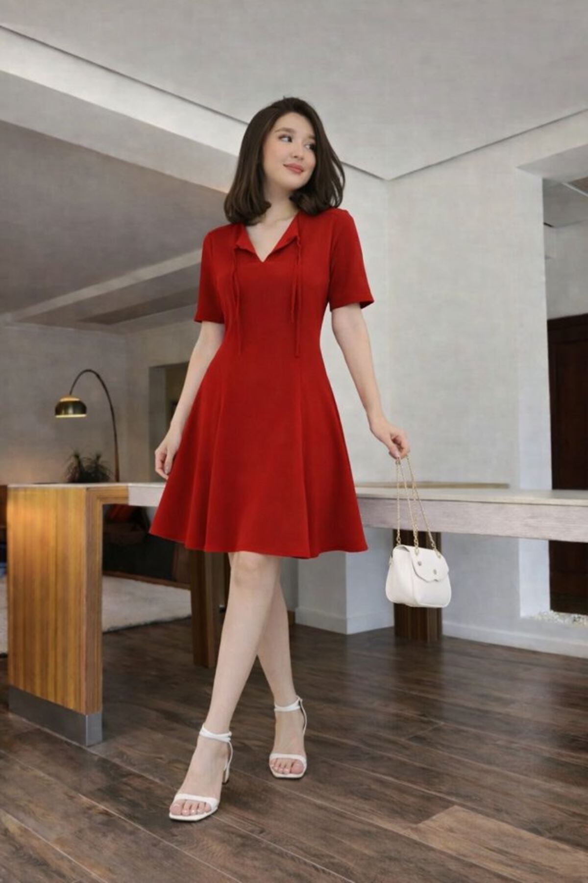 Kısa Kollu Yakası Bağcık Detay Atlas Kumaş Elbise