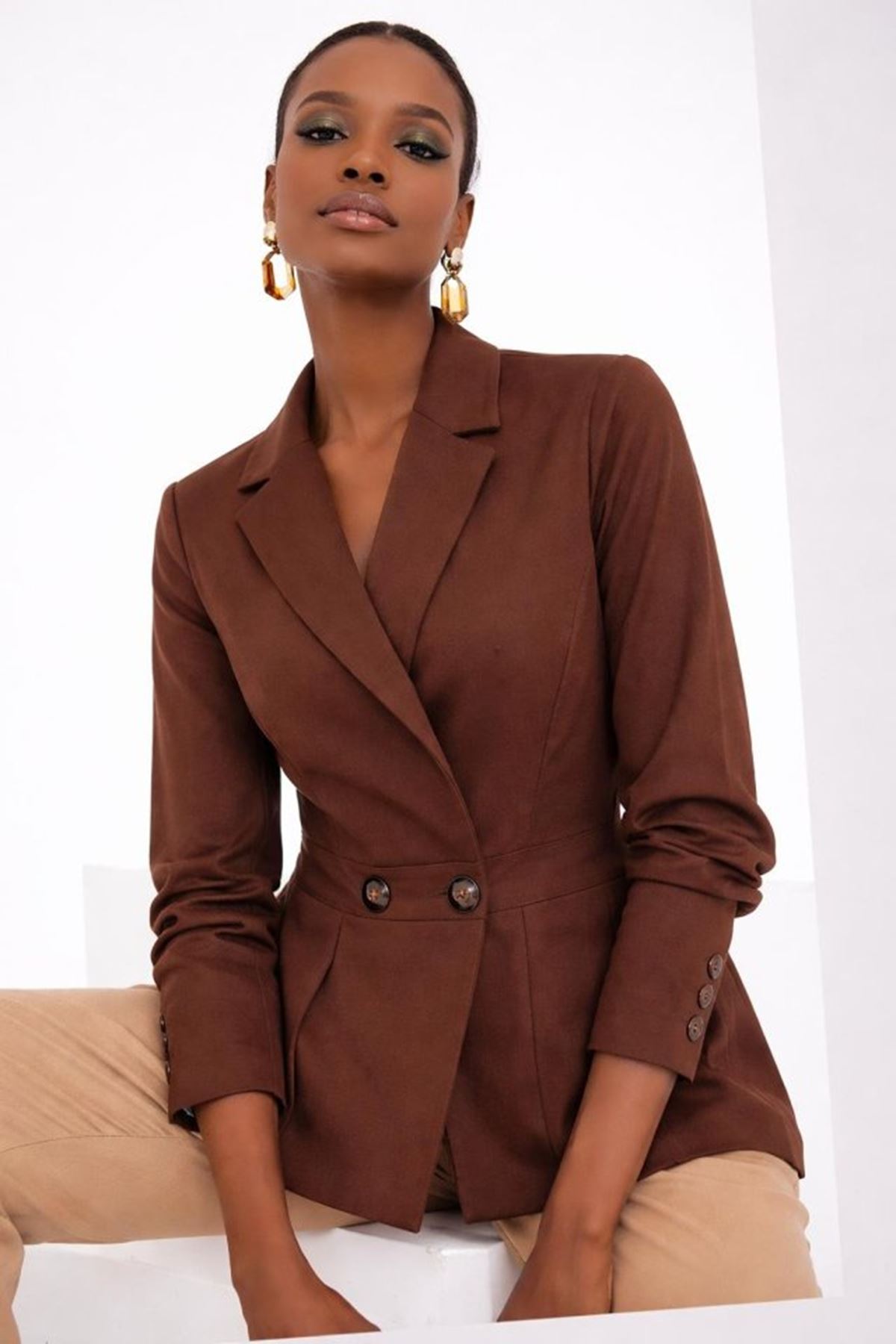 Kadın Düğme Ve Plise Detay Arkası Lastikli Ceket