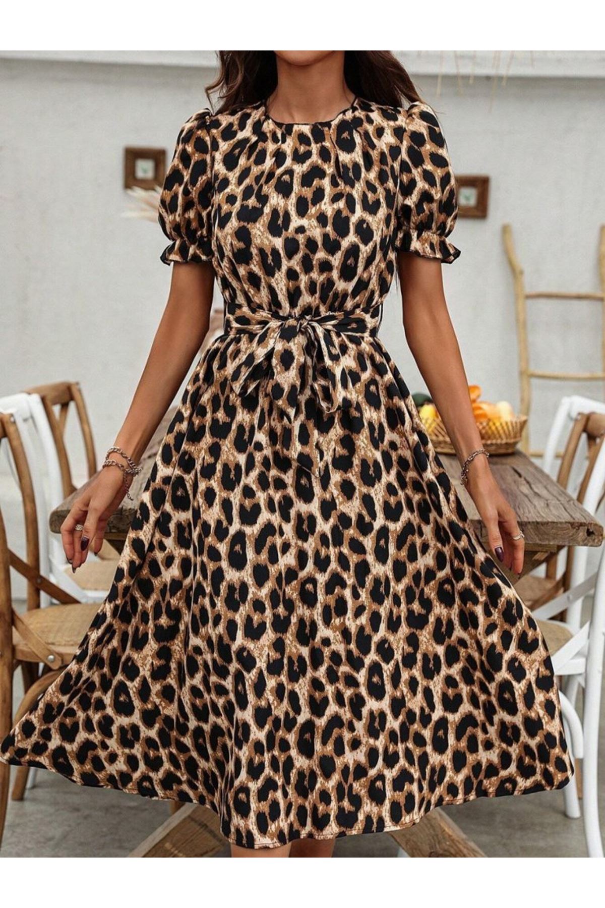 Kadın Kısa Kollu Yakalı Belden Kuşaklı Leopar Desenli Midi Süprem Elbise