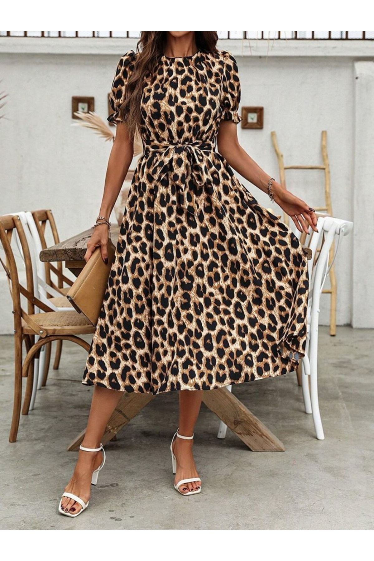 Kadın Kısa Kollu Yakalı Belden Kuşaklı Leopar Desenli Midi Süprem Elbise