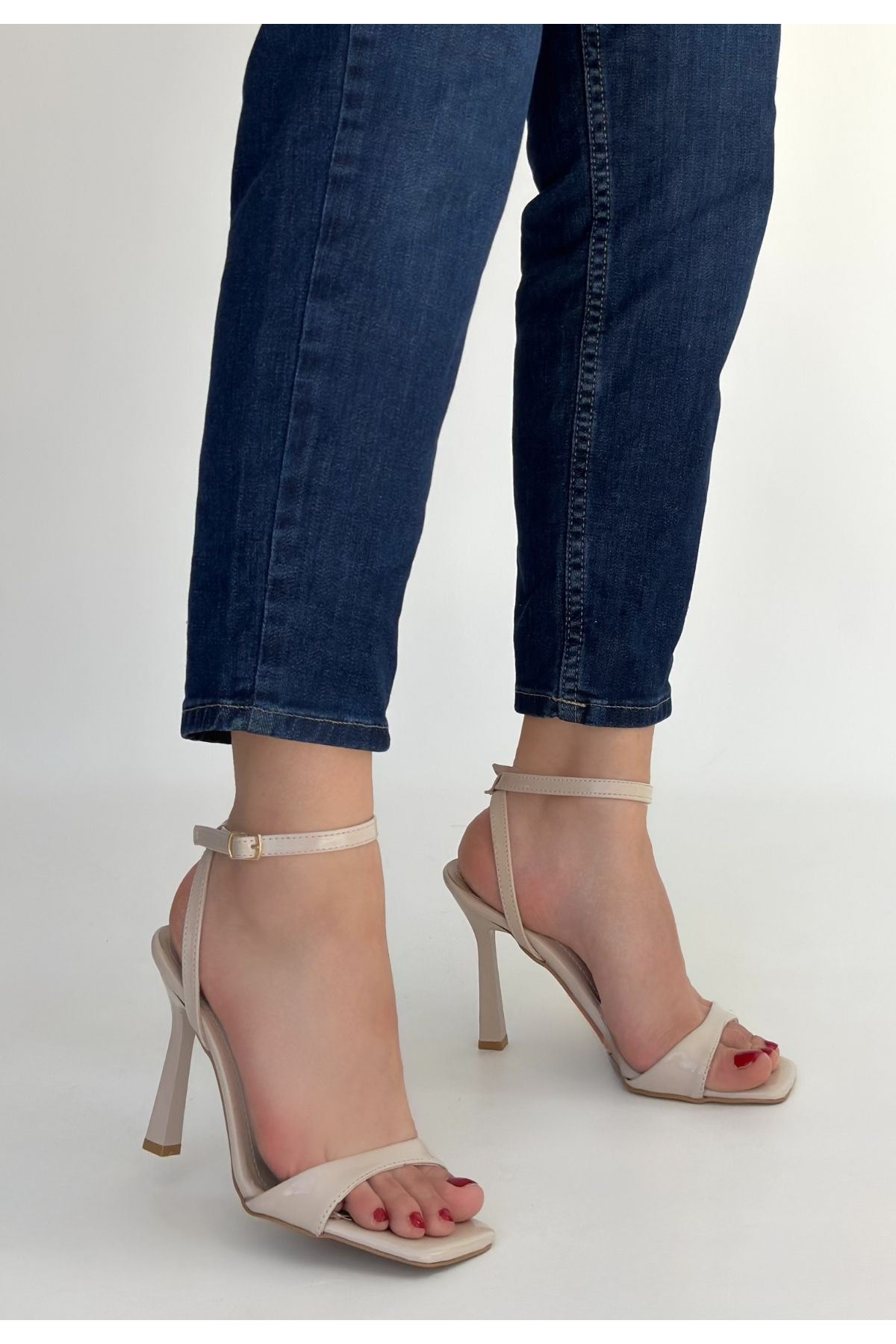 Jowin Bej Rugan Topuklu Bilekten Kemerli Ayakkabı
