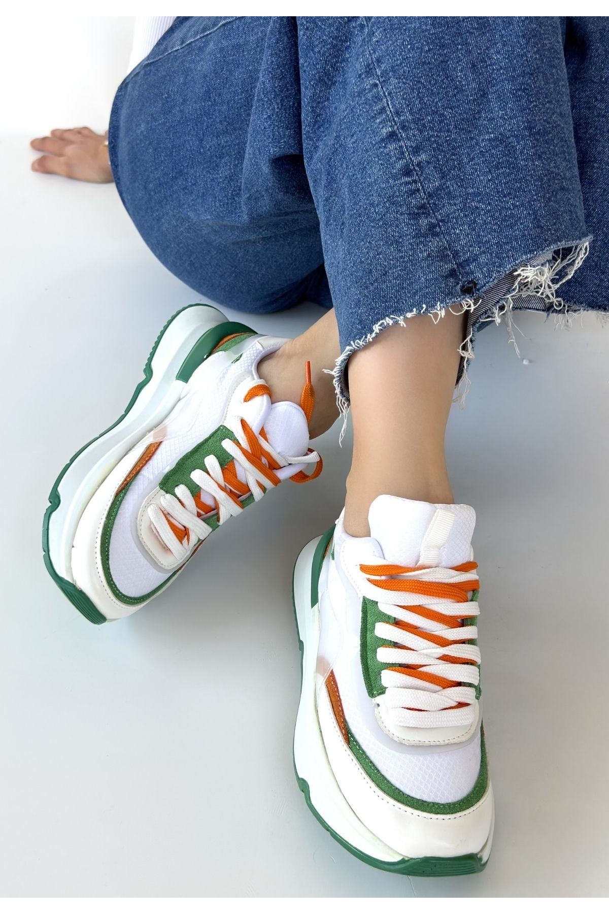Aleh Beyaz Cilt Yeşil Detaylı Çift Bağcıklı Spor Ayakkabı