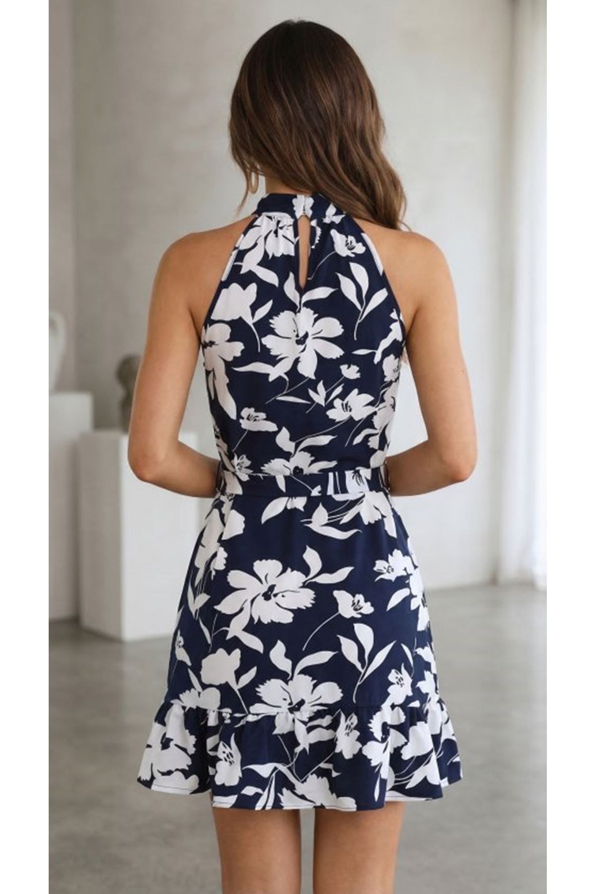 Kadın Omuzlardan Açık Balıkçı Yakalı Kuşaklı Desenli Kısa Süprem Elbise