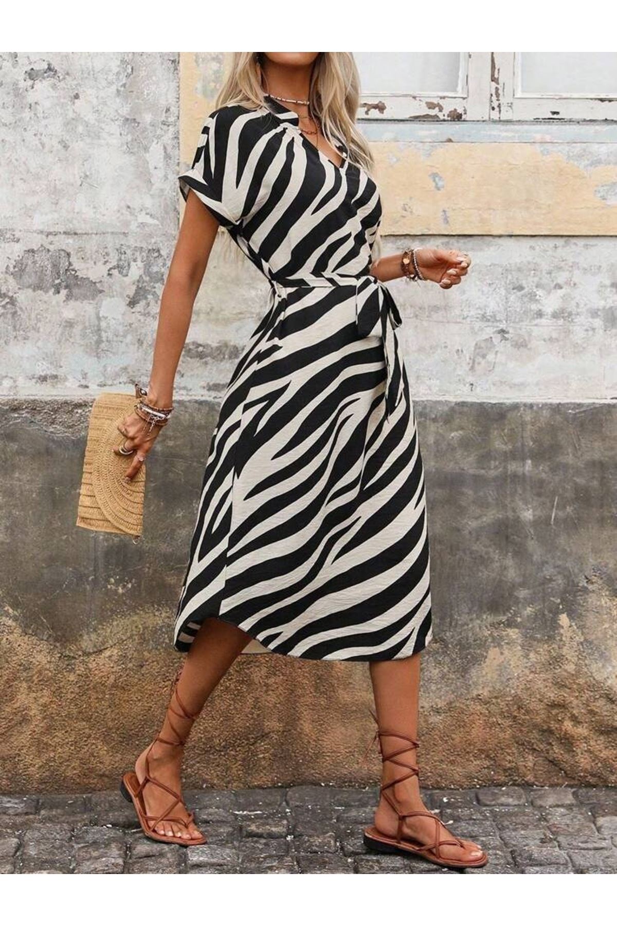 Kadın Kısa Kollu V Hakim Yakalı Zebra Desenli Midi Süprem Elbise