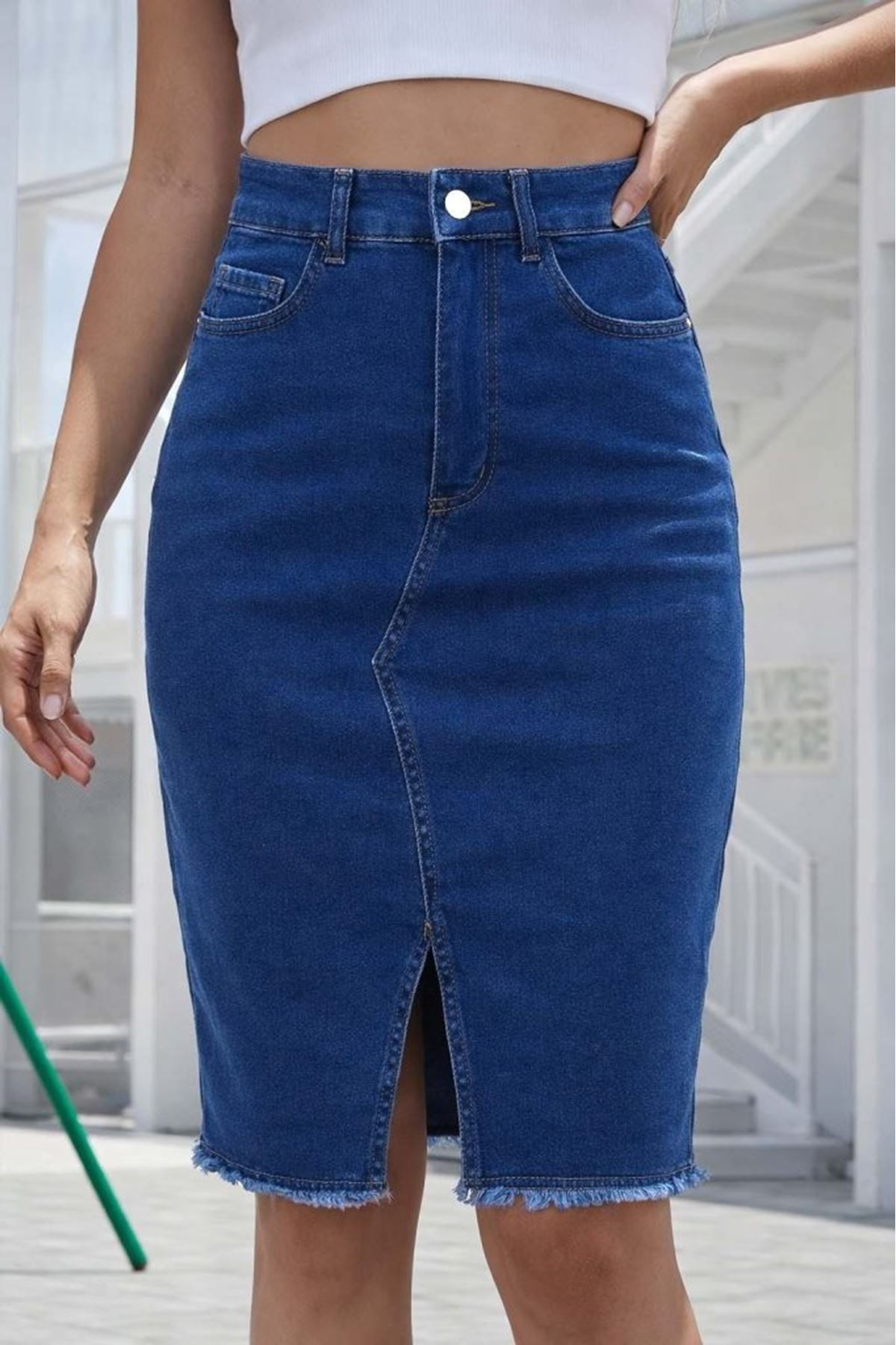 Kadın Yüksek Bel önden Yırtmaçlı Kısa Kot Etek