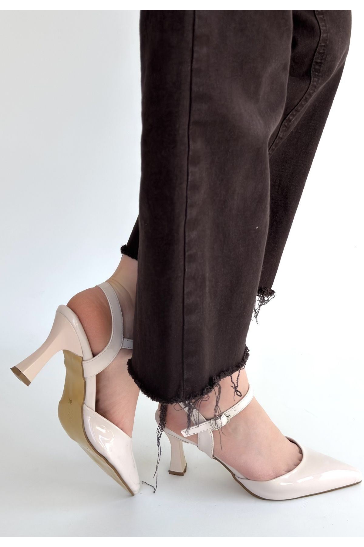 Suden Bej Rugan Topuklu Ayakkabı