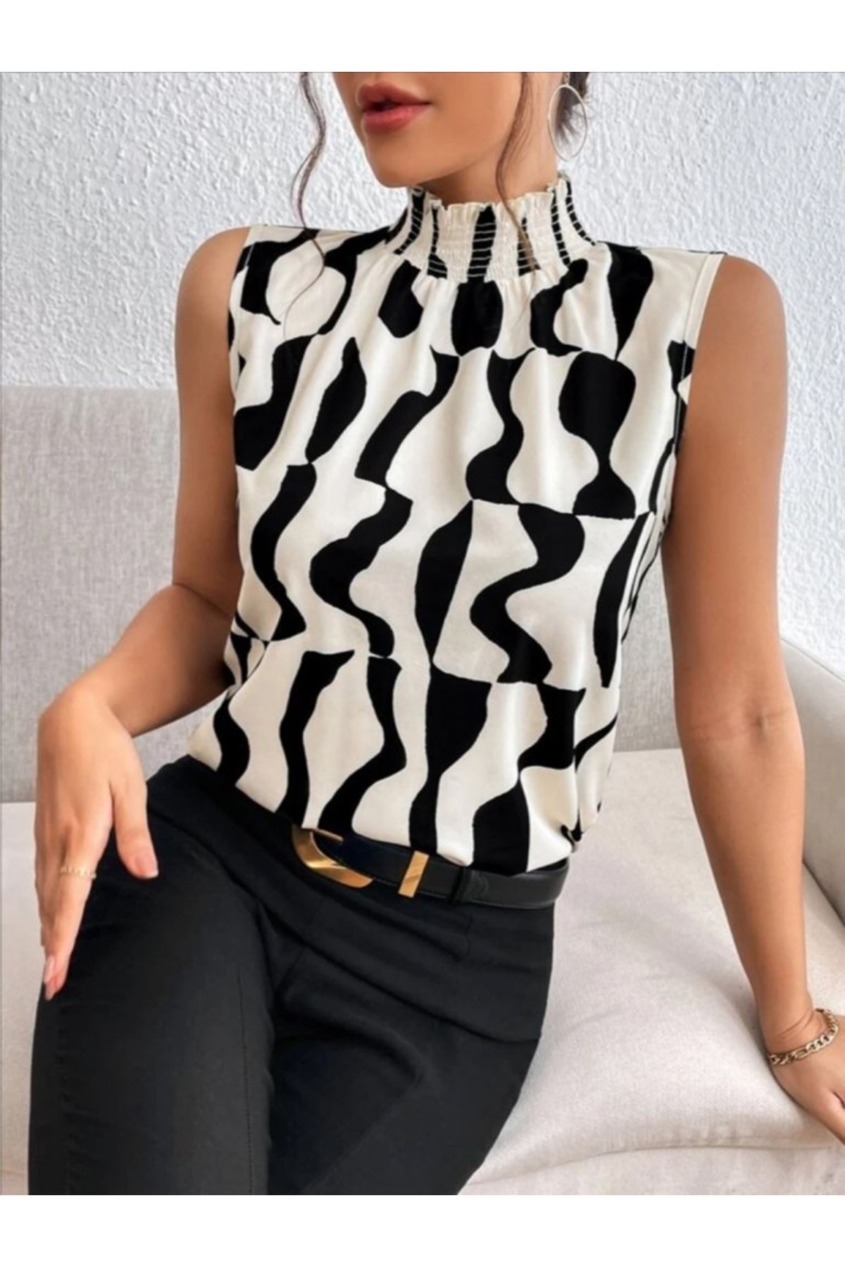 Kadın Kolsuz Balıkçı Yaka Desenli Süprem Bluz