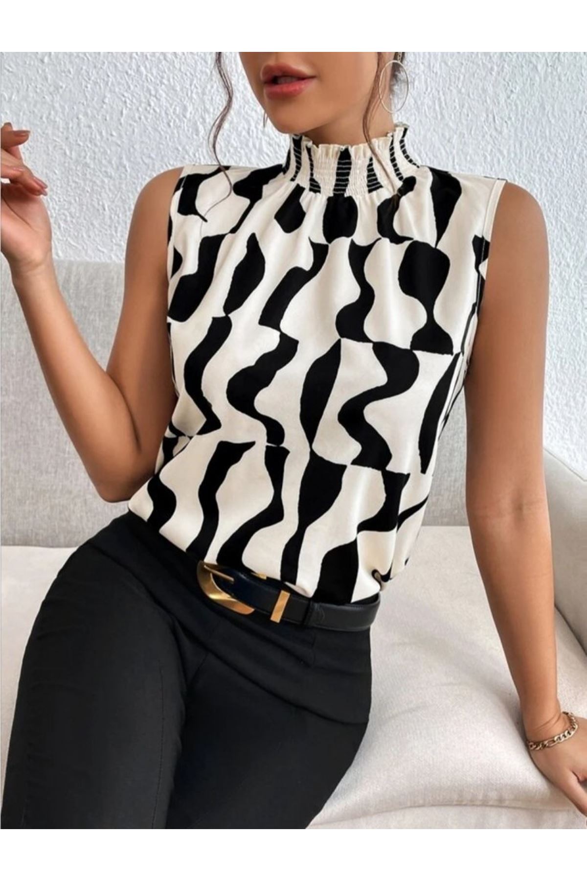 Kadın Kolsuz Balıkçı Yaka Desenli Süprem Bluz