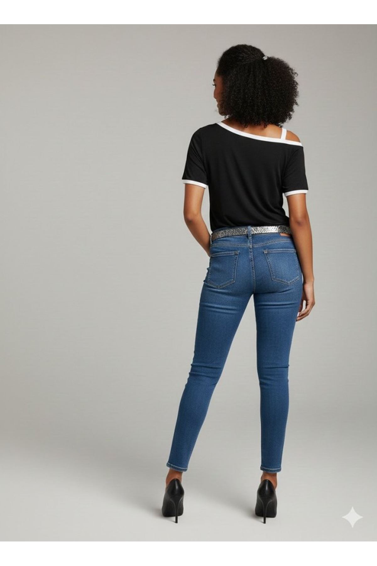 Kadın Kısa Kollu Tek Omuzu Açık Askı Toka Detaylı Viskon Bluz