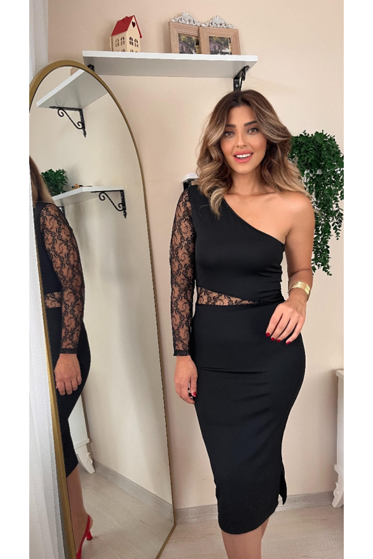 Kadın Siyah Tek Kol Dantel Detay Omuz Dekolte Krep Elbise