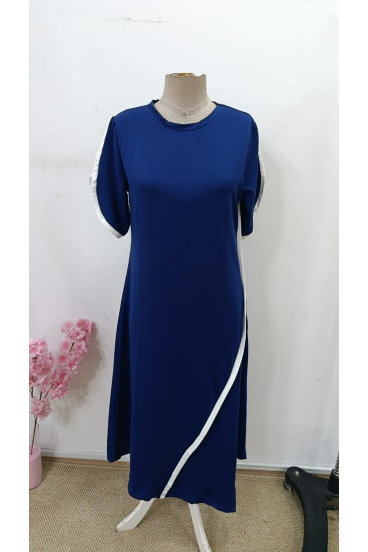 Kadın Kısa Kollu Bisiklet Yaka çift şerit Renk Detaylı Asimetrik Kesim Viskon Iki Iplik Elbise