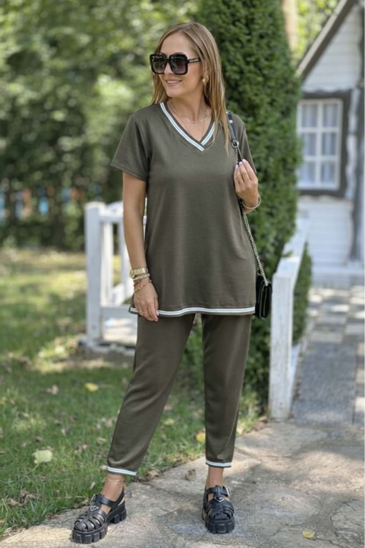 Kadın Kısa Kollu V Yakalı Iki Iplik Bluz Ve Pantolon Ikili Takım