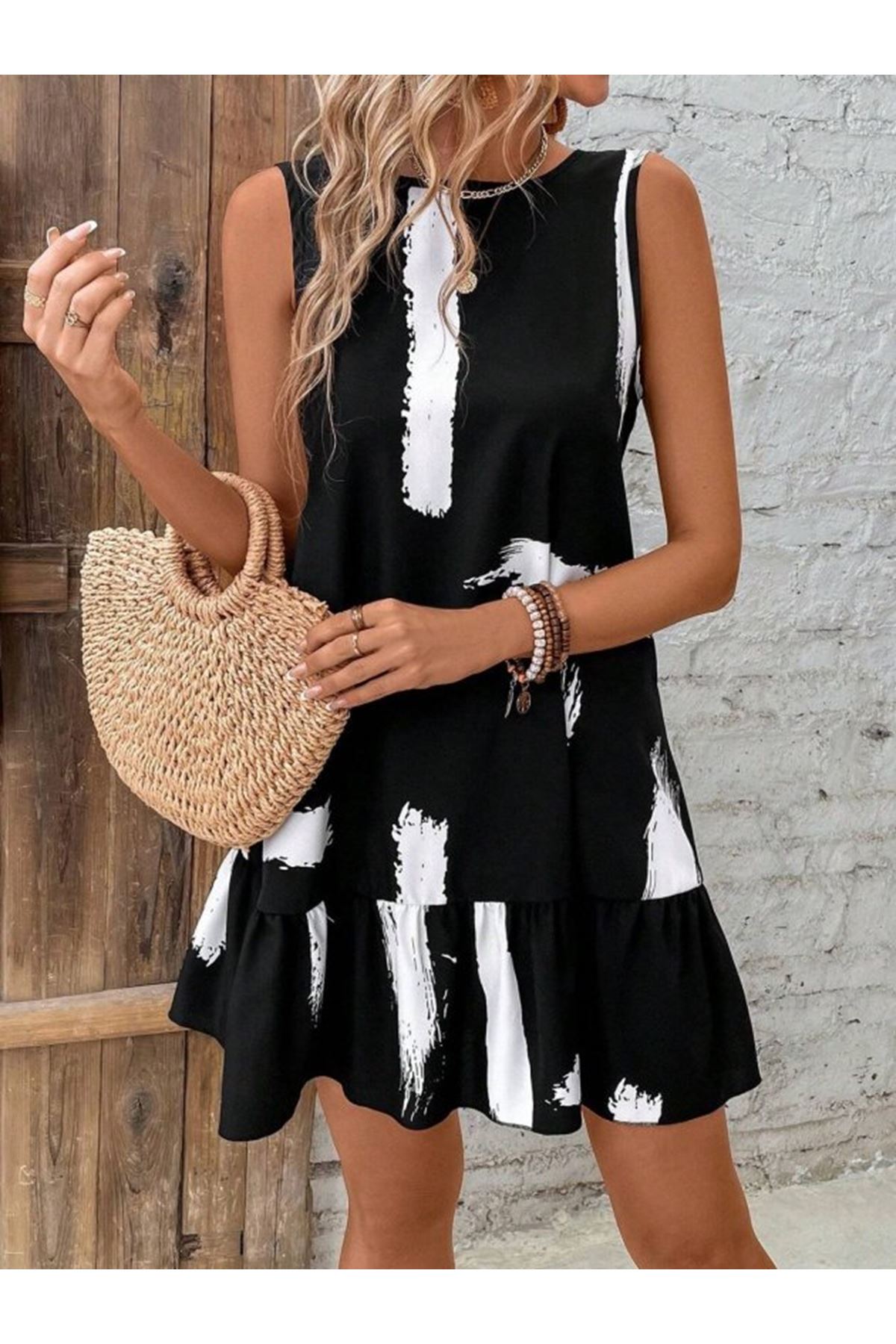 Kadın Kolsuz Bisiklet Yaka Arkadan Fiyonklu Süprem Kısa Elbise