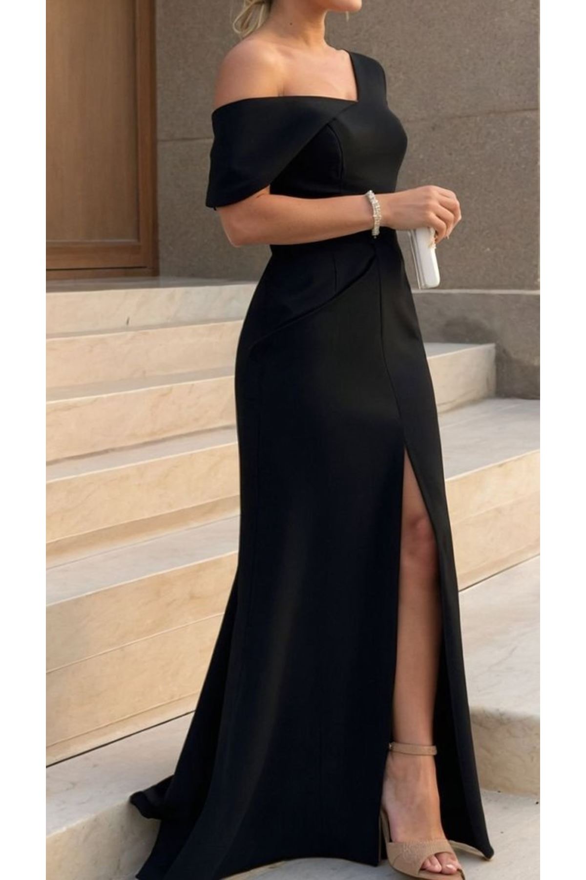 Kadın Tek Omzu Açık Kısa Kollu önden Yırtmaçlı Uzun Ithal Krep Elbise