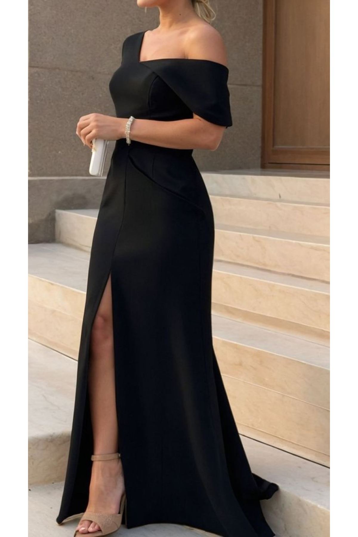 Kadın Tek Omzu Açık Kısa Kollu önden Yırtmaçlı Uzun Ithal Krep Elbise